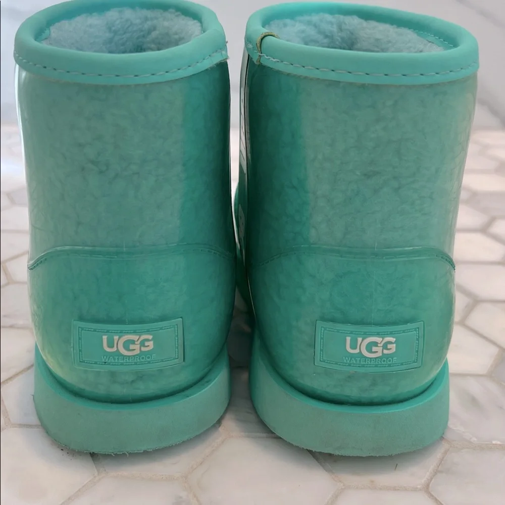 UGG Australia Classic Tide Pool Mini Waterproof Winter Rainboots Kids Size 4